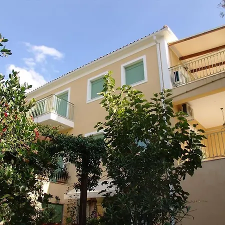 Daire Lovely With Garden Near Beach